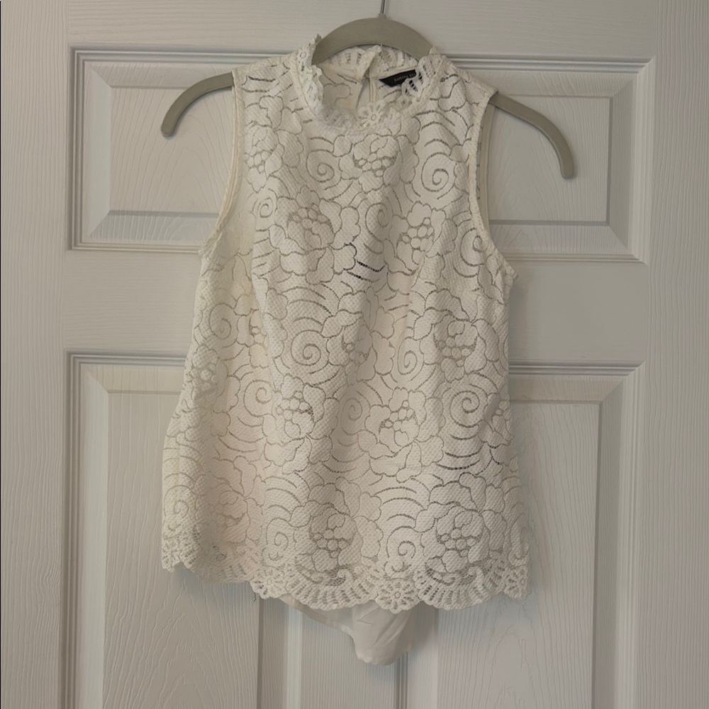 Banana Republic top inClassic White with Sleek Design